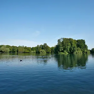 Biederstein Am Englischen Garten מינכן