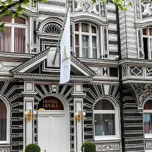 Opera **** Münih